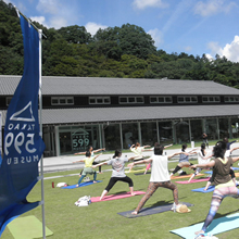 山の学校　9月のイベント<br />「高尾山ヨガ」「水辺の生きもの観察」「オリジナルルーペづくり」